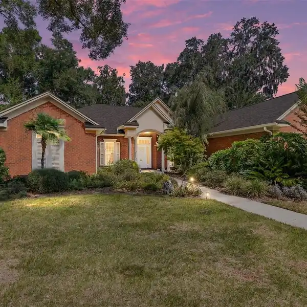 CUSTOM ALL-BRICK STUNNER