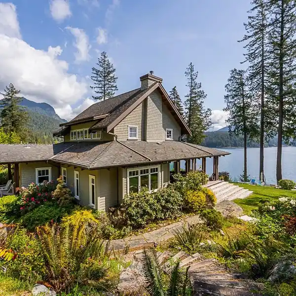 SPECTACULAR GAMBIER ISLAND WATERFRONT PROPERTY