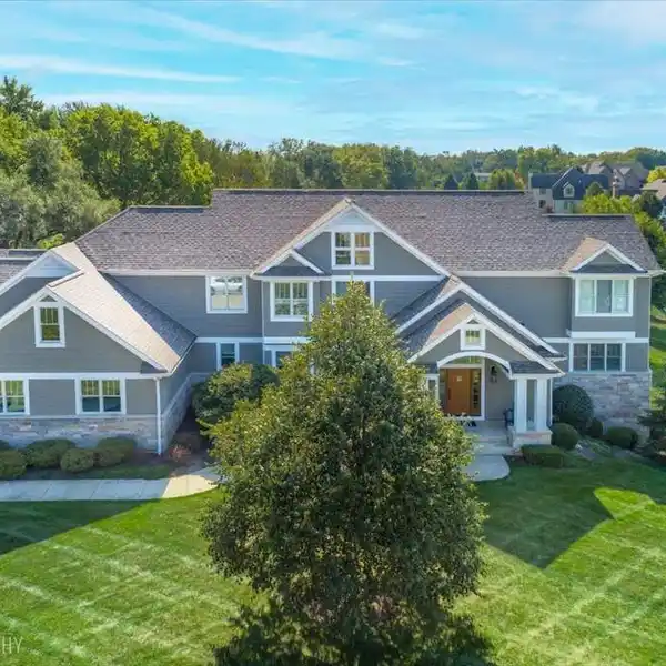 SOPHISTICATED ESTATE WITH TIMELESS LUXURY AND CHARM