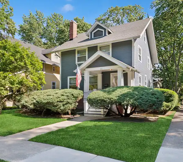 CLASSIC AMERICAN FOUR SQUARE HOME