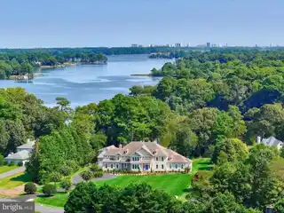 Waterfront Estate Home in Cedar Creek