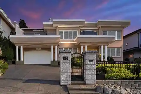 Oceanview Entertainer’s Dream in Gated Privacy