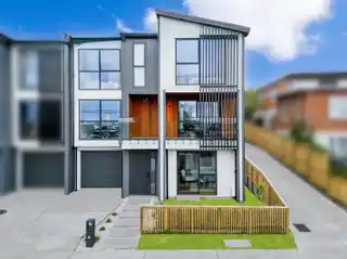 Ultimate Modern Living in Beachside Suburbs