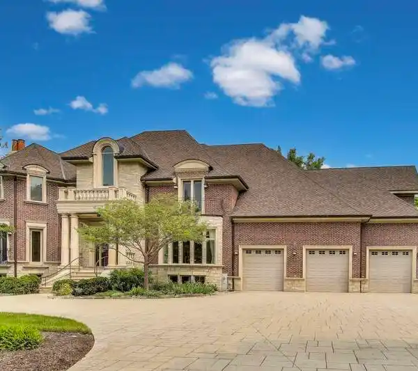 EXTRAORDINARY RIVERWOODS ESTATE