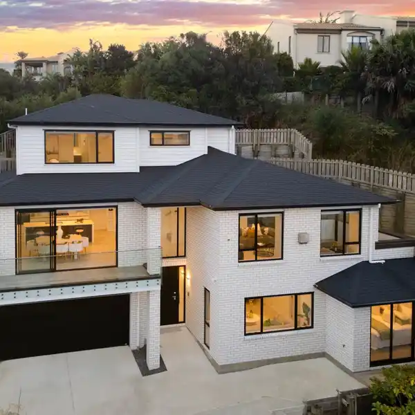 IMMACULATE FAMILY HOME OFFERING PLENTY OF SPACE