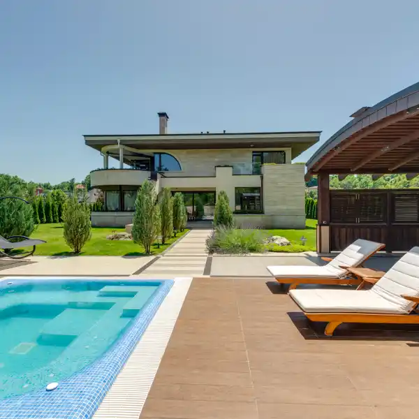 FIRST-CLASS PROPERTY IN A PREFERRED GATED COMPLEX IN BANKYA