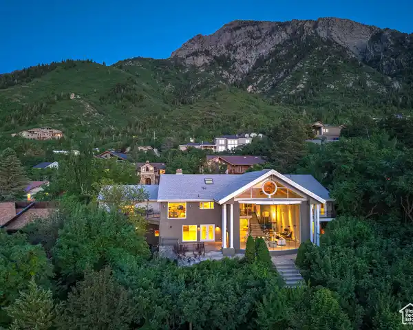 MOUNTAIN CALM WITH EXPANSIVE CITY VIEWS