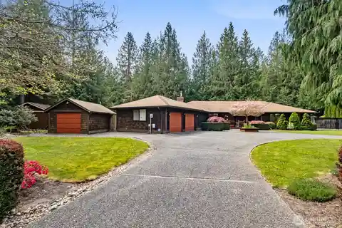 Serene Rambler with Expansive Workshop Space