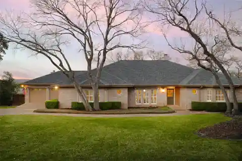 Comfort and Sophistication on a Quiet Cul-de-sac