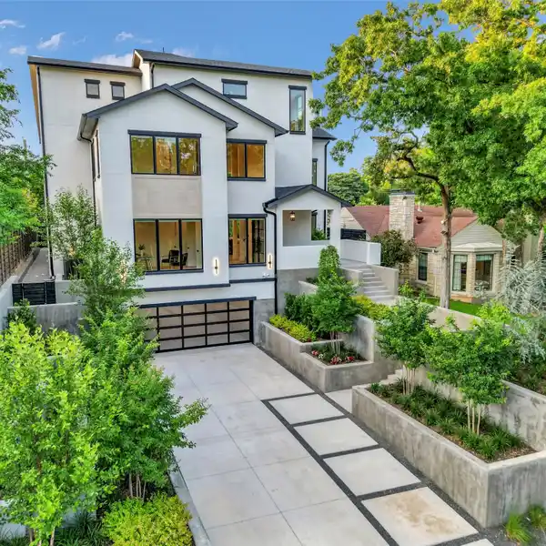 NEW HOME IN HILLSIDE OF ICONIC EAST KESSLER