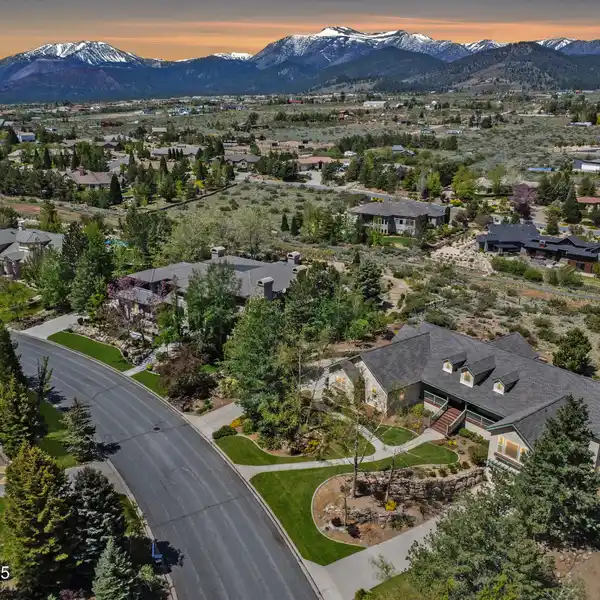 SPECTACULAR MOUNTAIN VIEWS WITH ELEGANT LIVING SPACES