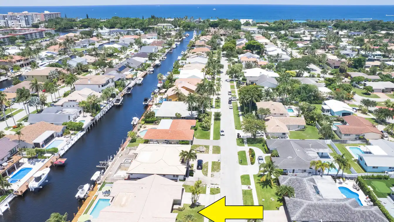 Spacious and Beatiful Coastal Style Waterfront Home