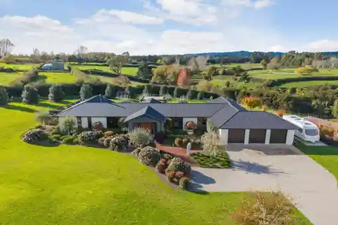 Modern Country Elegance with Impressive Infrastructure