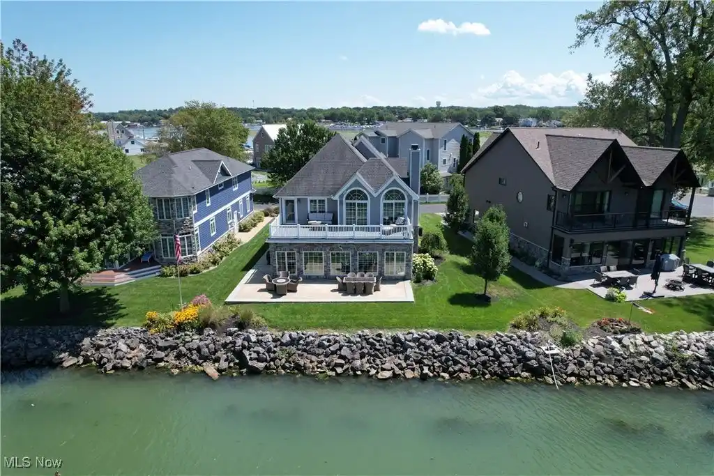 Fabulous Coastal Vibe on Lake Erie