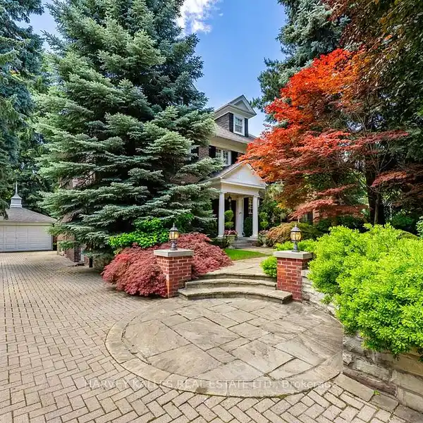 ELEGANT HOME ON PRESTIGIOUS WARREN ROAD