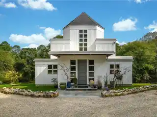 Incomparable Contemporary Home
