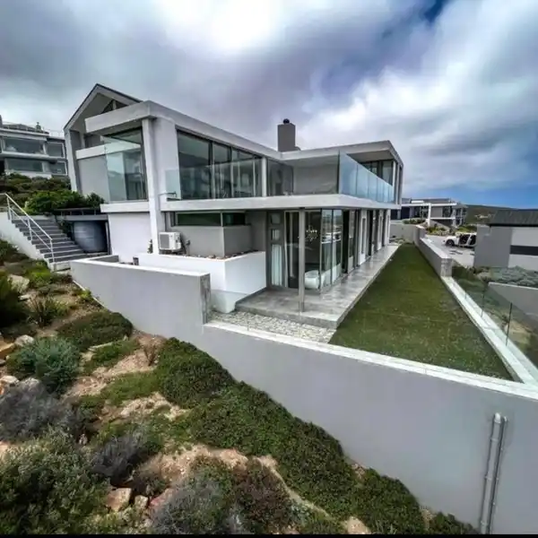 MODERN COASTAL ESCAPE WITH OCEAN VIEWS