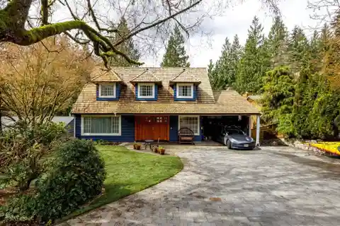 Beautiful Cape Cod Style Home in Upper Delbrook