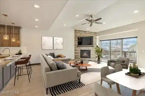 Impeccable Townhome in Convenient Location