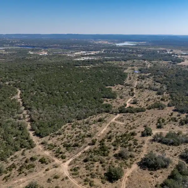 EXPANSIVE HILL COUNTRY ESCAPE WITH TREEHOUSE VIEWS