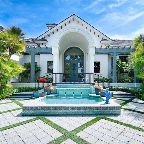 FRESHLY UPDATED PORT ROYAL HOME