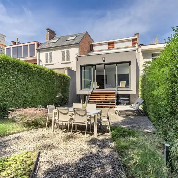 BEAUTIFUL COMPLETELY RENOVATED MANSION