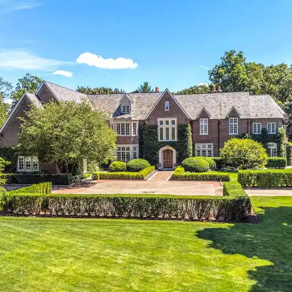 SPECTACULAR GATED PROPERTY