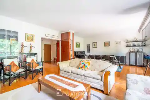 Bright Family Haven with Parkside Balcony