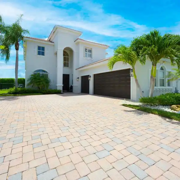 STUNNING LAKEFRONT HOME IN MIRABELLA