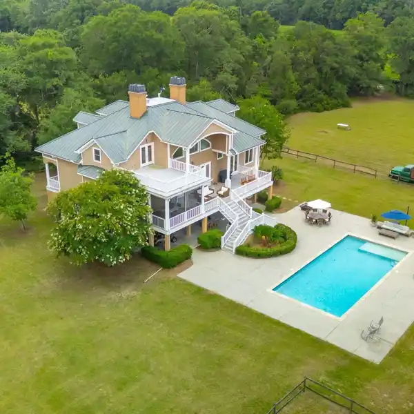 RARE LOWCOUNTRY RETREAT
