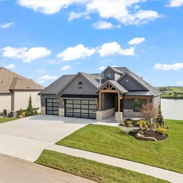 BEAUTIFUL HOME ON THE LAKE AT CREEKMOOR