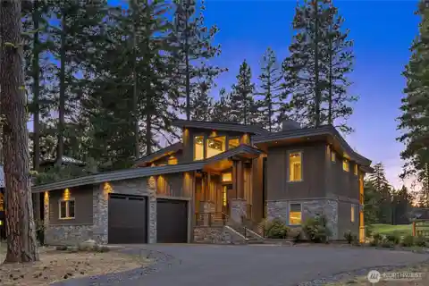 Turnkey Golf-Front Retreat in Suncadia