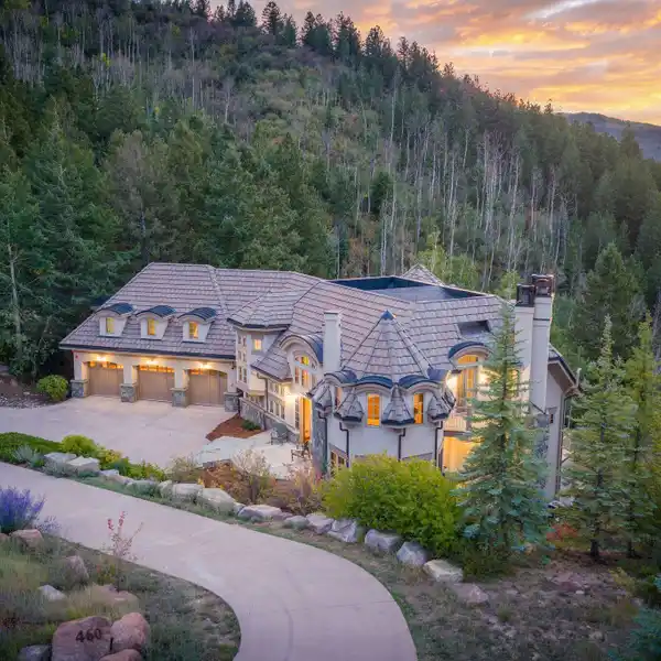 LUXURY AND TRANQUILITY ON TWO ACRES