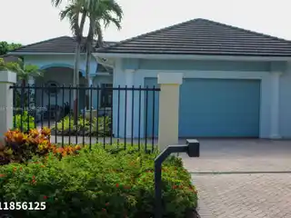Palmetto Bay Pool Home in Lychee Grove Estates