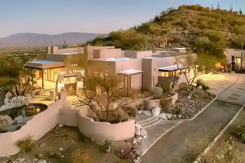 Exceptional Residence in the Prestigious Alta Vista Community