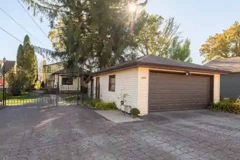 Beautiful Home on Scenic Potters Lake