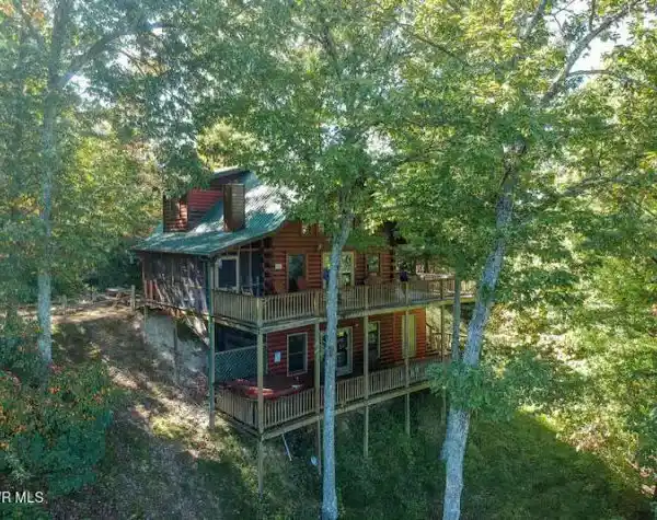 UNFORGETTABLE MOUNTAIN ESCAPE