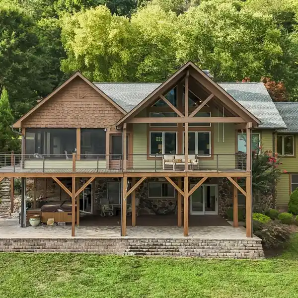 MASTERFULLY CRAFTED LAKEFRONT RETREAT