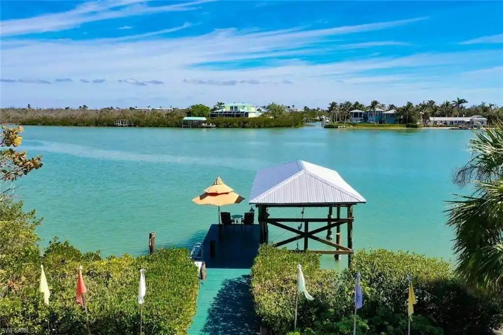 Amazing Waterfront Gulf Access Location