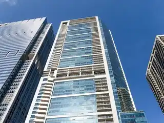 Spacious Light-Flooded Corner Unit