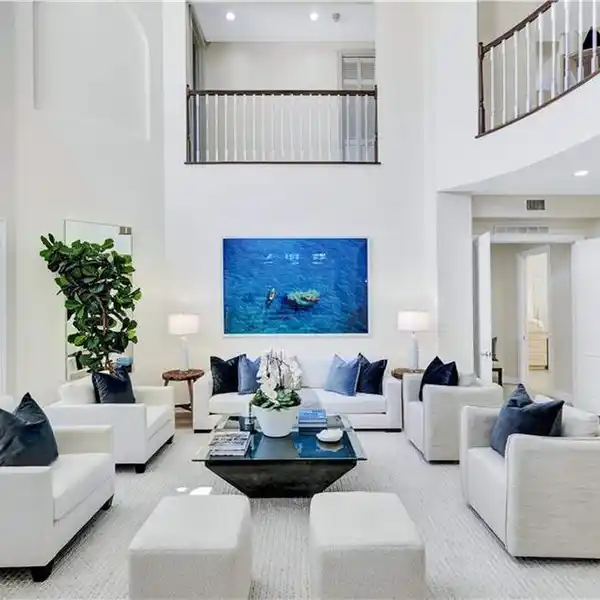 BEAUTIFULLY RENOVATED VILLA IN VIZCAYA AT BAY COLONY