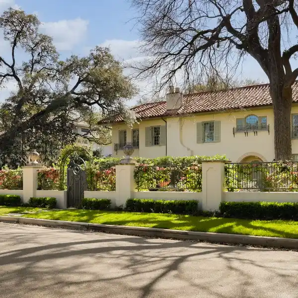 RESTORED ESTATE IN THE HEART OF OLD ENFIELD
