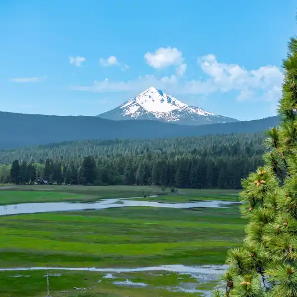 INCREDIBLE MOUNTAIN-VIEW RANCH HOME