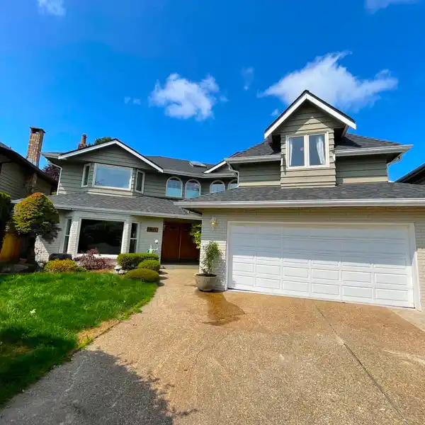 WONDERFULLY MAINTAINED RESIDENCE IN THE HEART OF RICHMOND