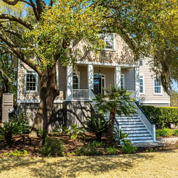 PERFECT BLEND OF MODERN COMFORT AND LOWCOUNTRY ELEGANCE