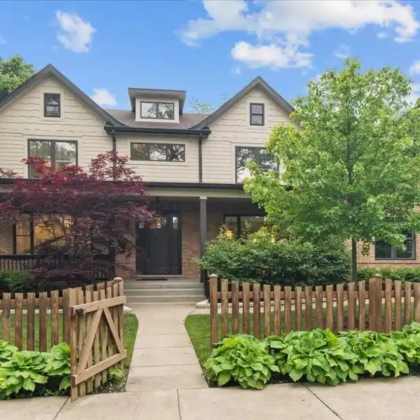 STUNNING NEWER CONSTRUCTION IN PRIME LOCATION