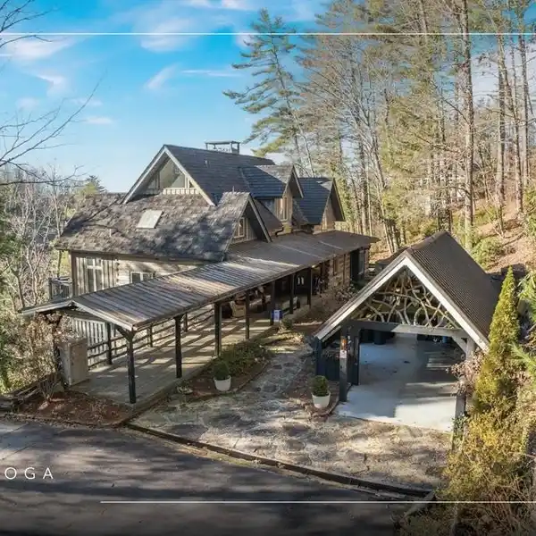 LOG HOME ON NEARLY FIVE ACRES IN THE CHATTOOGA CLUB