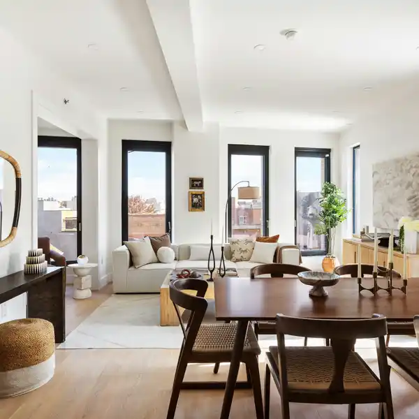 SOPHISTICATED NEW CONDOMINIUM