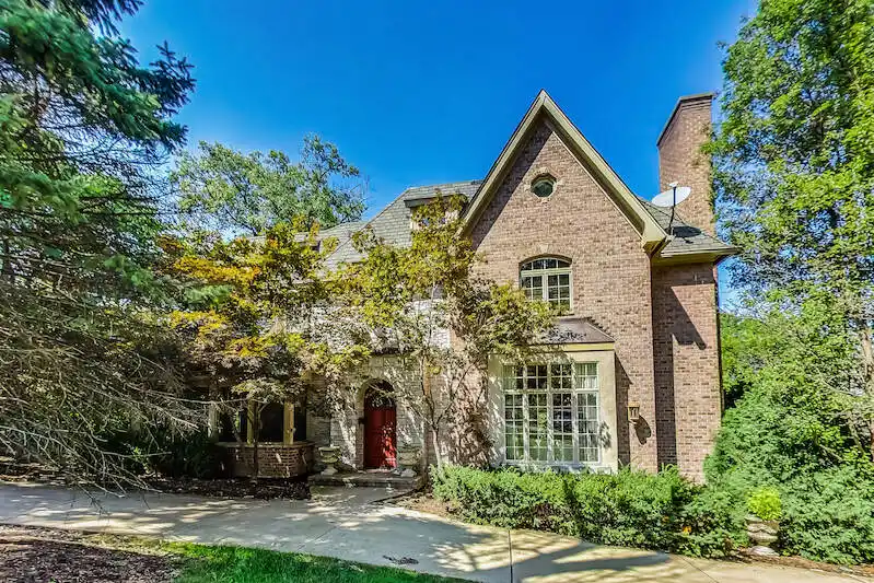 Elegant Spacious Home in a Green Setting