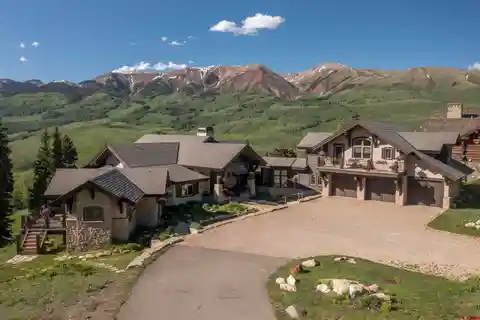 Beautifully Crafted Mountain Home in the Prospect Neighborhood